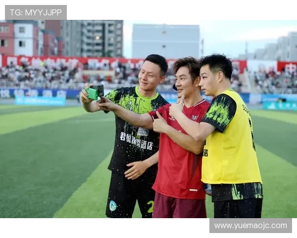 在绿茵场上闪耀的足球明星他的传奇与梦想交织的故事